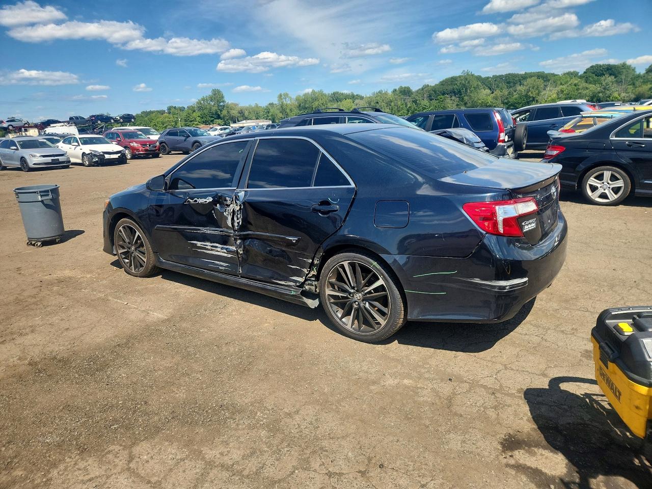 4T1BF1FK4EU746016 · 2014 TOYOTA CAMRY · 2/12