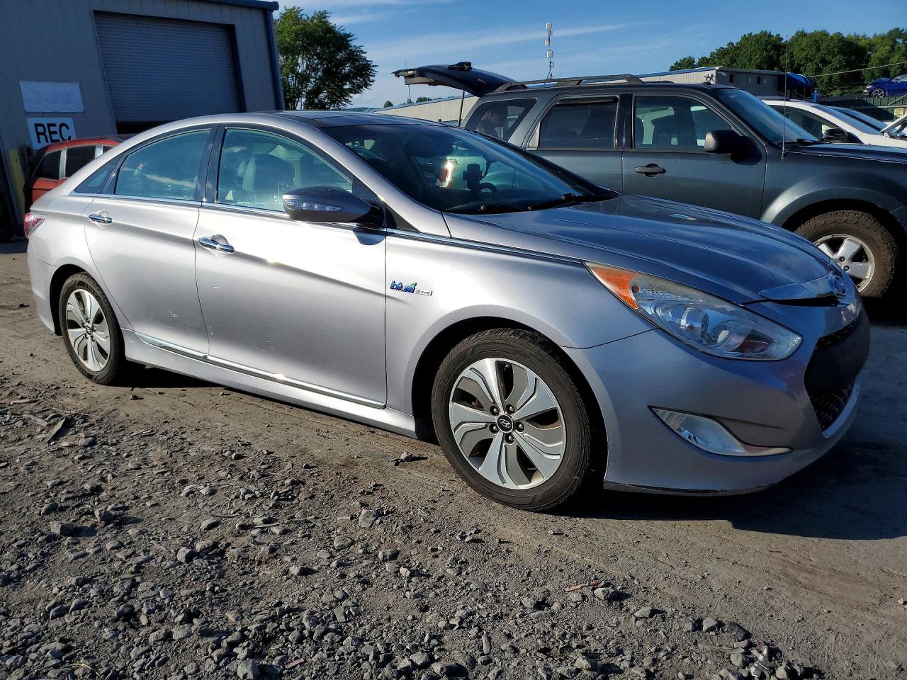 KMHEC4A48FA129589 · 2015 HYUNDAI SONATA HYBRID · 4/12