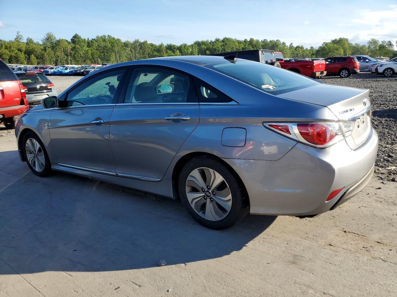 KMHEC4A48FA129589 · 2015 HYUNDAI SONATA HYBRID · 2/12