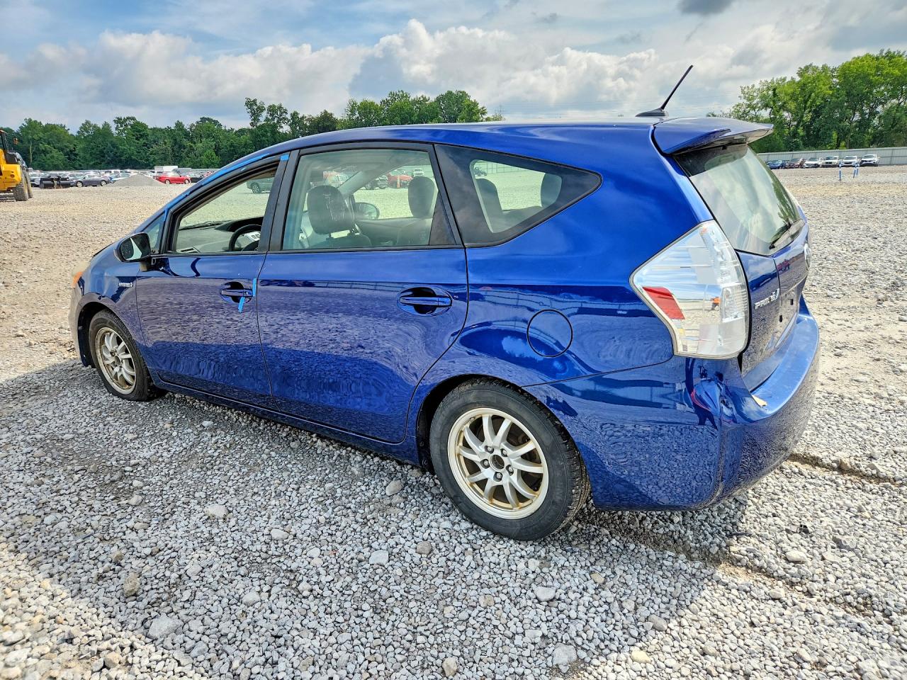 JTDZN3EU4D3205251 · 2013 TOYOTA PRIUS V · 2/13