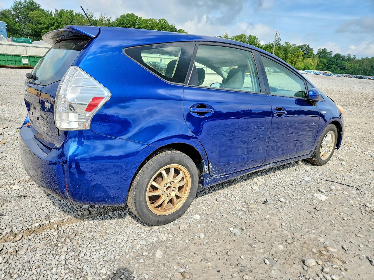 JTDZN3EU4D3205251 · 2013 TOYOTA PRIUS V · 3/13