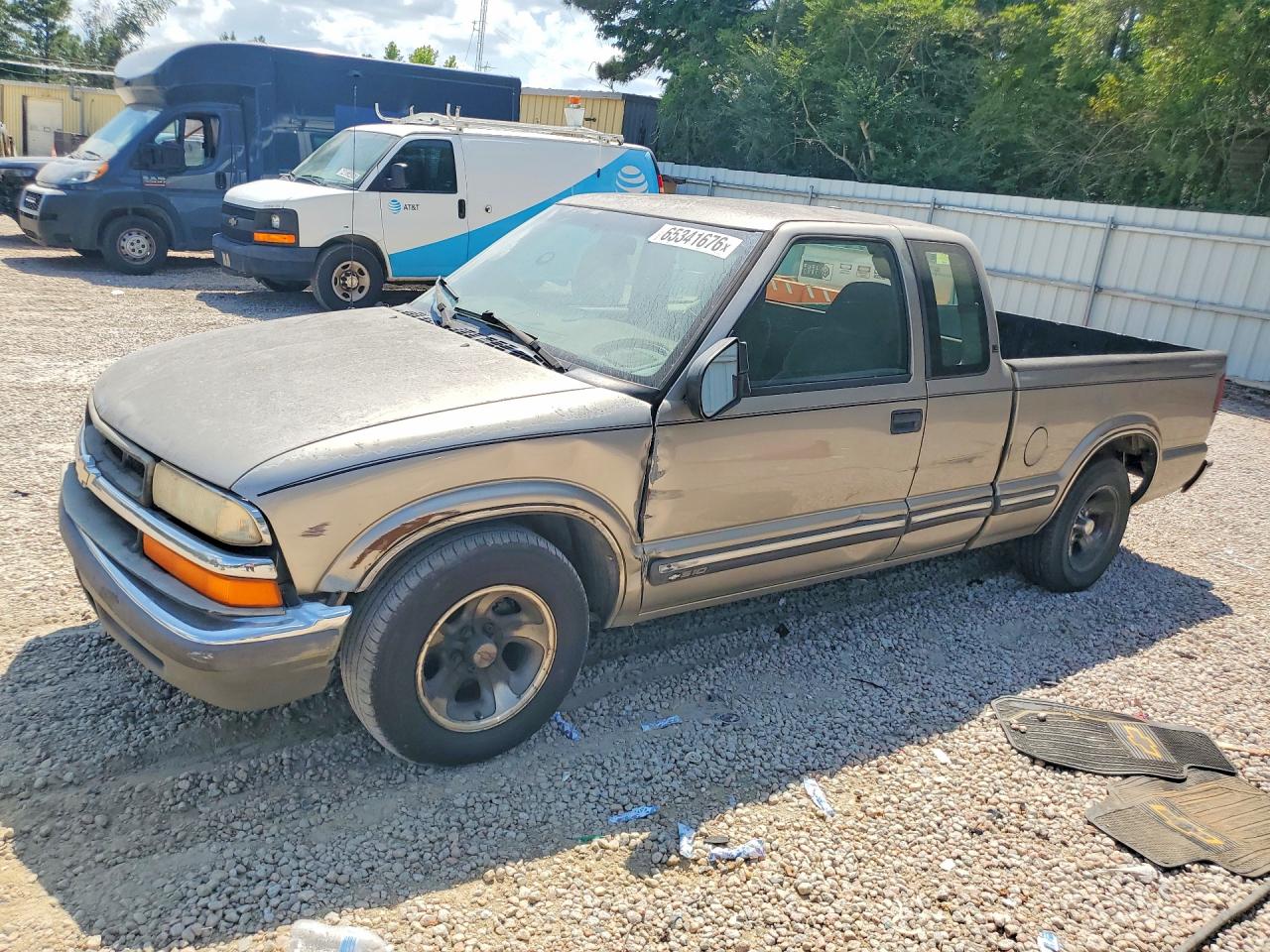 1GCCS19W418145288 · 2001 CHEVROLET S TRUCK