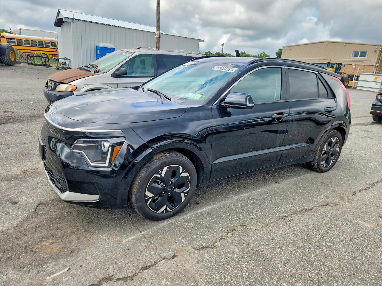 KNDCR3L15P5055016 · 2023 KIA NIRO