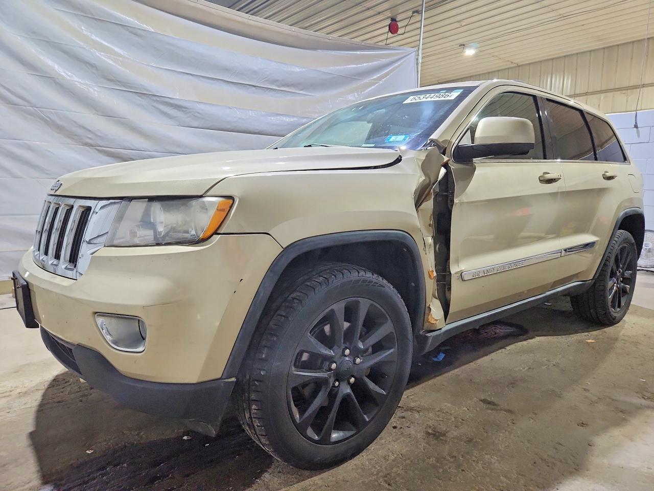 1J4RR4GG3BC562588 · 2011 JEEP GRAND CHEROKEE