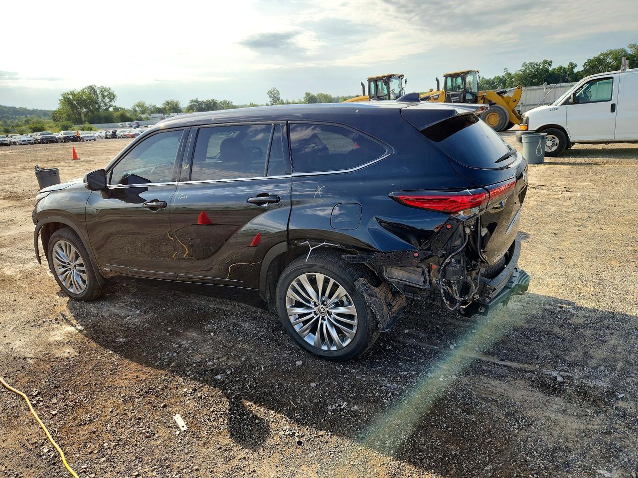 5TDEBRCH3PS597965 · 2023 TOYOTA HIGHLANDER HYBRID · 2/14