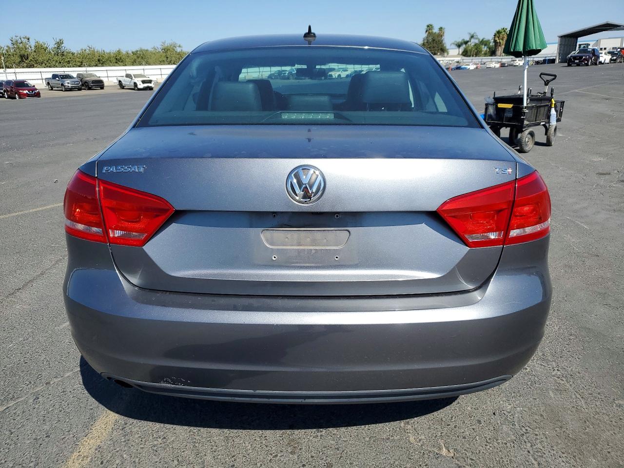 1VWAT7A30FC117210 · 2015 VOLKSWAGEN PASSAT · 6/13
