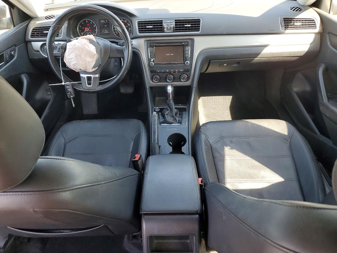 1VWAT7A30FC117210 · 2015 VOLKSWAGEN PASSAT · 8/13