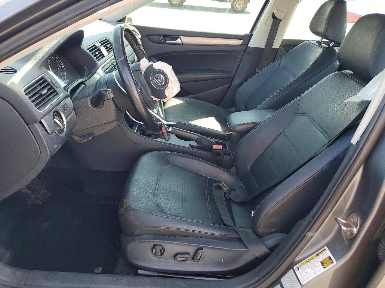 1VWAT7A30FC117210 · 2015 VOLKSWAGEN PASSAT · 7/13