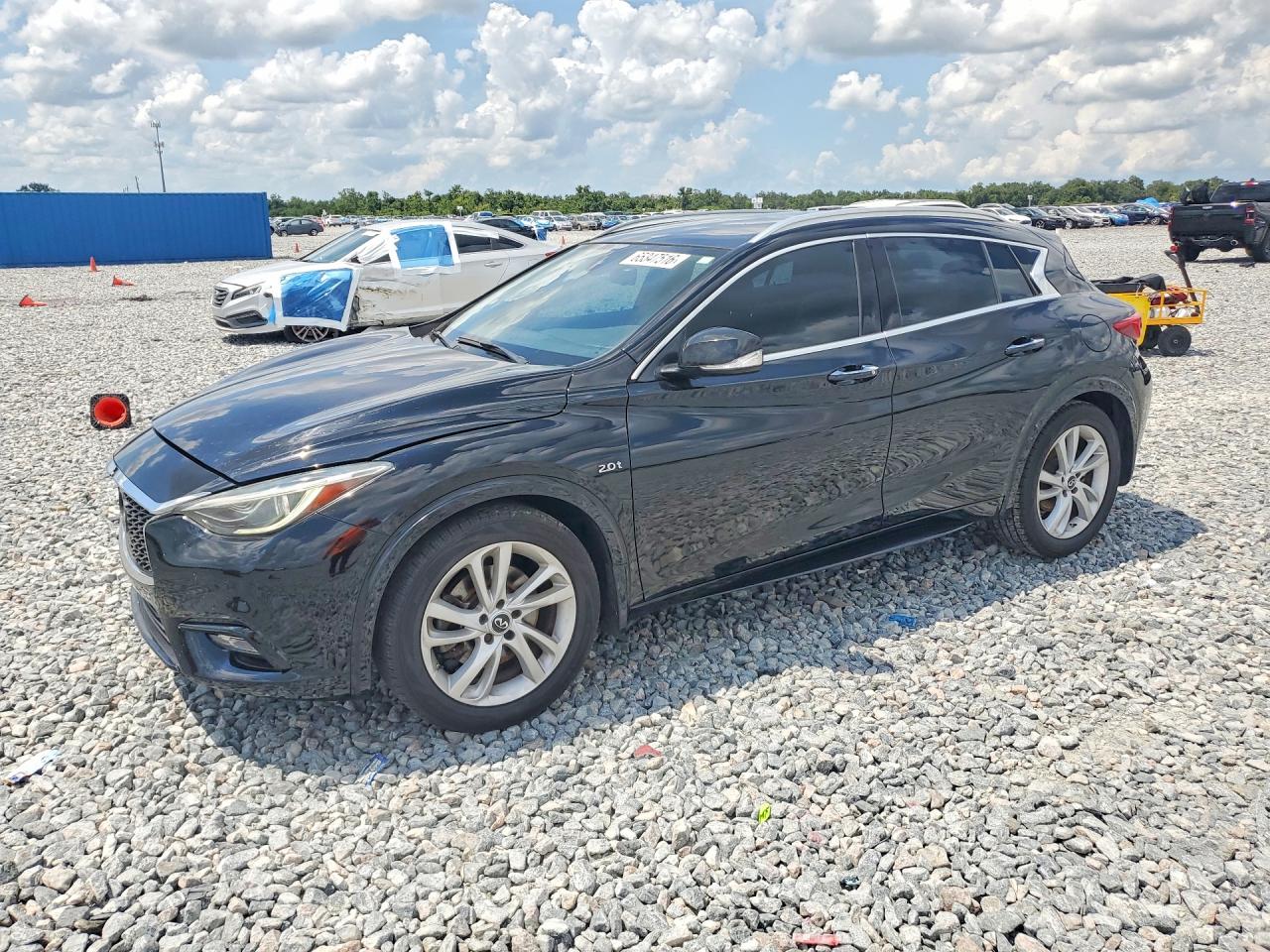 SJKCH5CPXJA003332 · 2018 INFINITI QX30