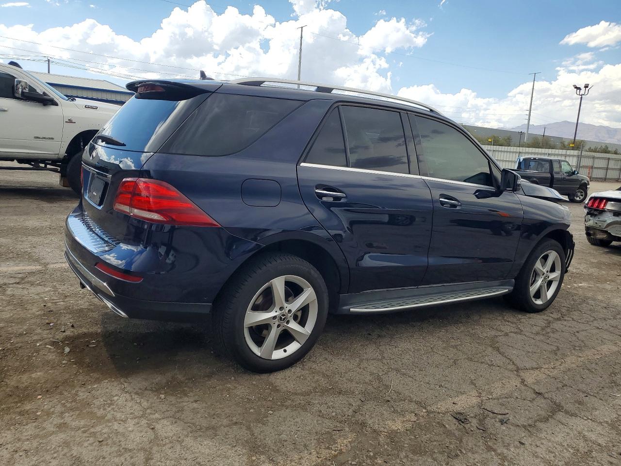 4JGDA5JB9HA927205 · 2017 MERCEDES-BENZ GLE · 3/14