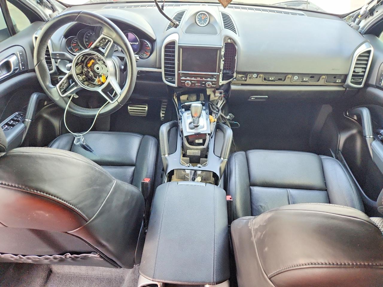 WP1AB2A25GLA95639 · 2016 PORSCHE CAYENNE · 8/14