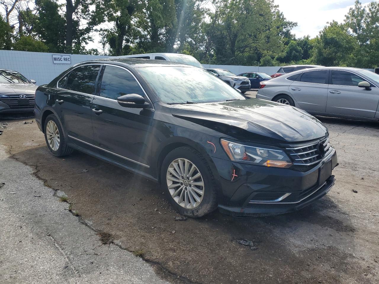1VWBT7A32GC014828 · 2016 VOLKSWAGEN PASSAT · 4/12
