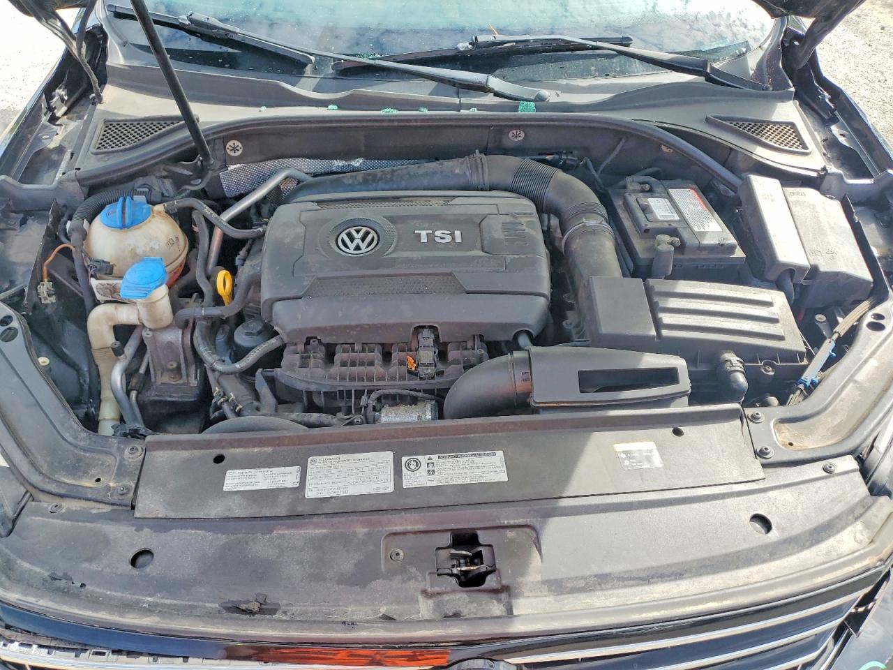 1VWBT7A32GC014828 · 2016 VOLKSWAGEN PASSAT · 11/12