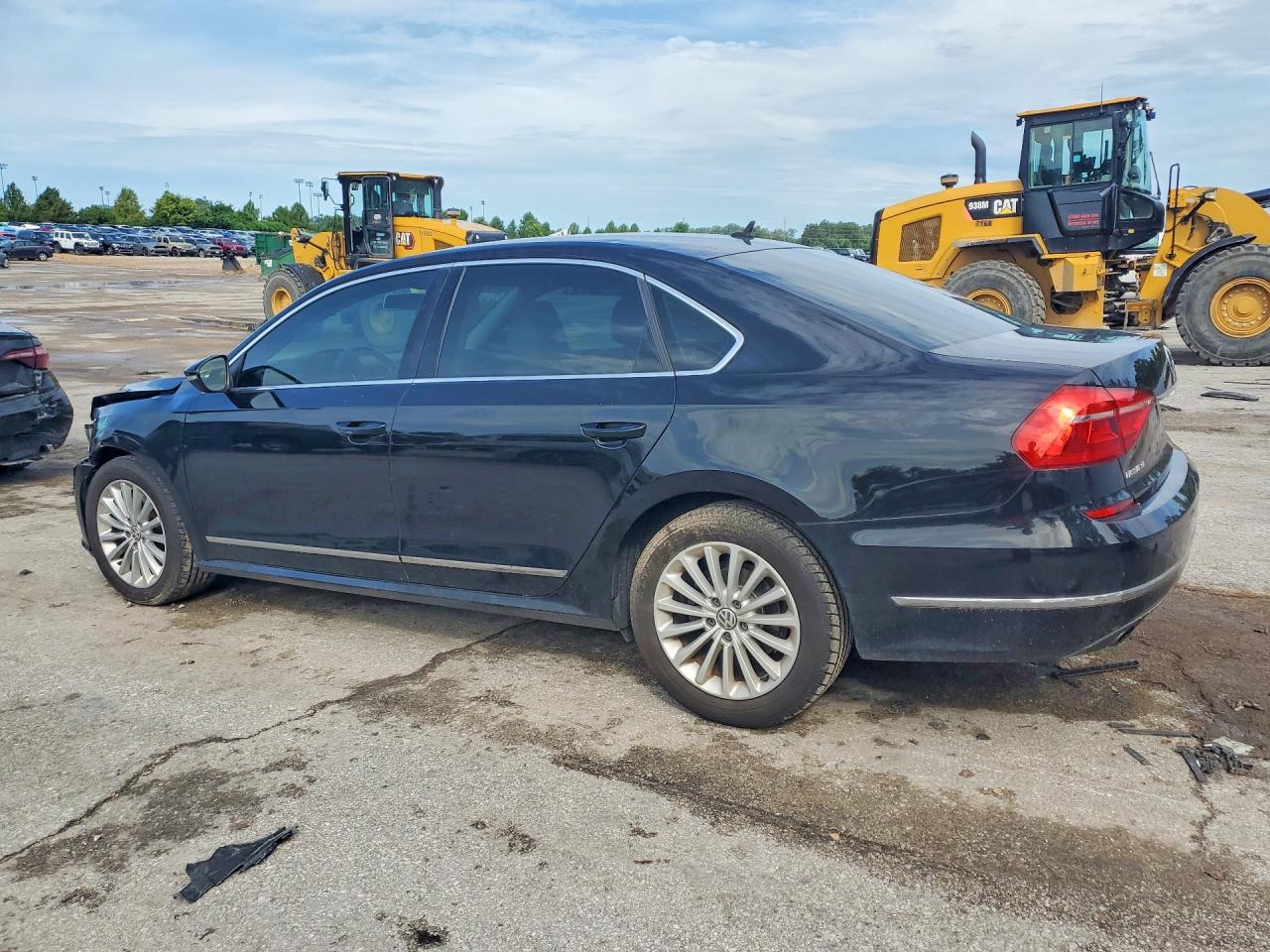 1VWBT7A32GC014828 · 2016 VOLKSWAGEN PASSAT · 2/12
