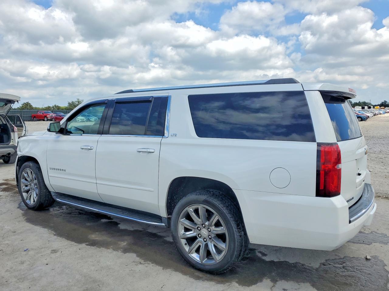 1GNSKJKC5GR379333 · 2016 CHEVROLET SUBURBAN · 2/12