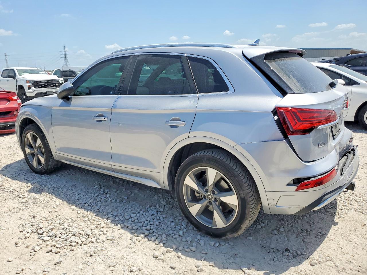 WA1BBAFY4N2130083 · 2022 AUDI Q5 · 2/13