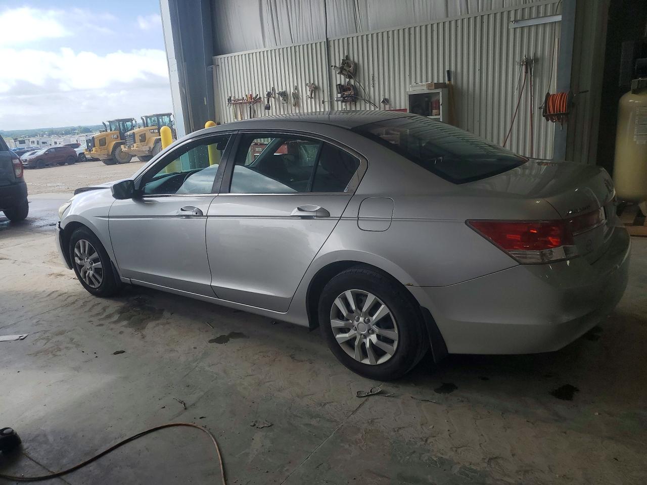1HGCP2F32BA022649 · 2011 HONDA ACCORD · 2/13