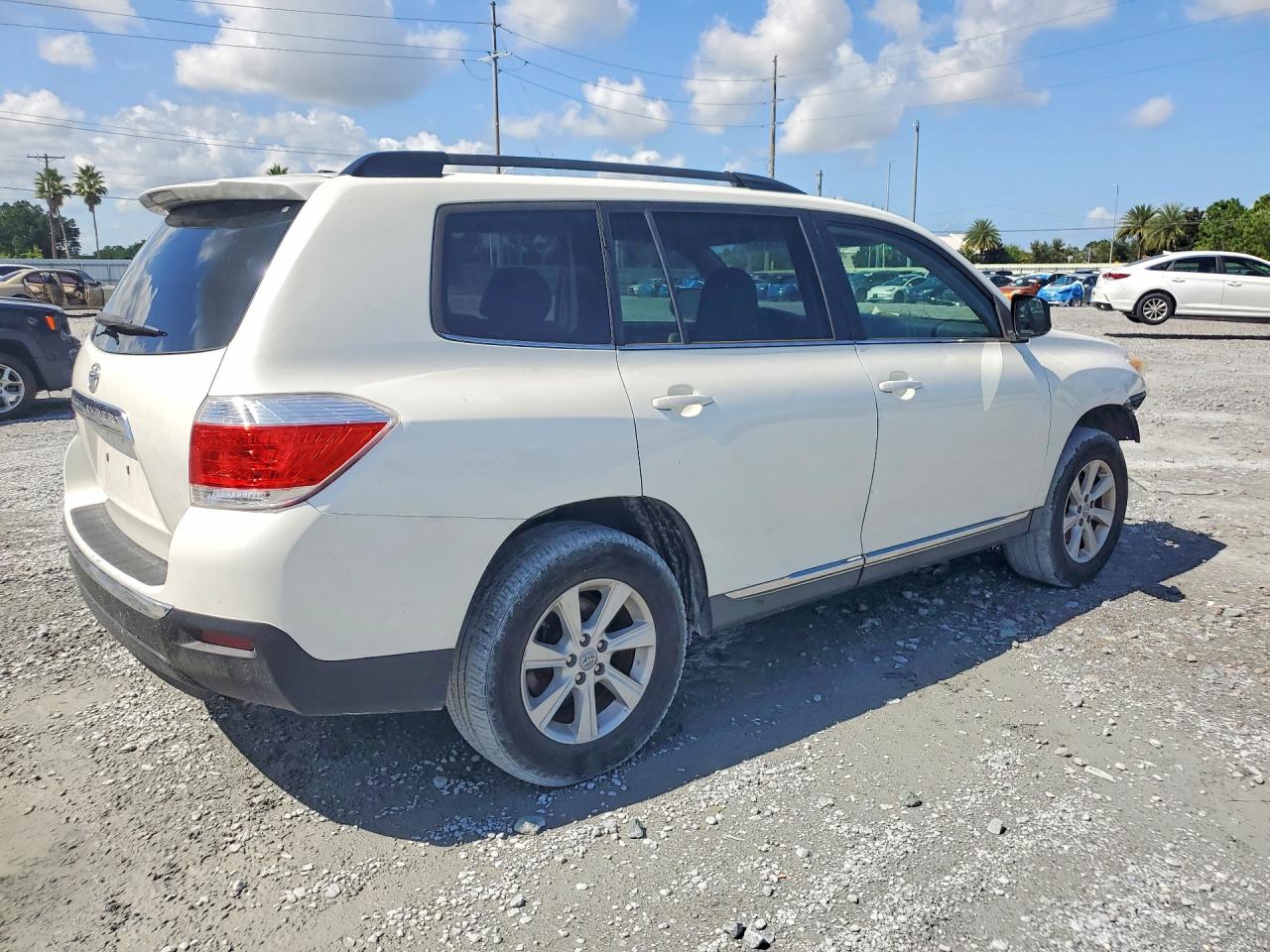 5TDZK3EH2BS036824 · 2011 TOYOTA HIGHLANDER · 3/13