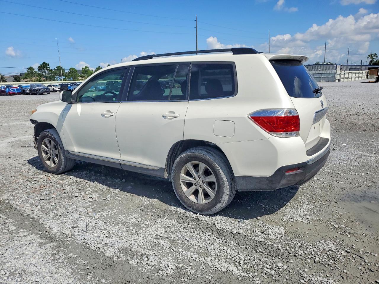 5TDZK3EH2BS036824 · 2011 TOYOTA HIGHLANDER · 2/13