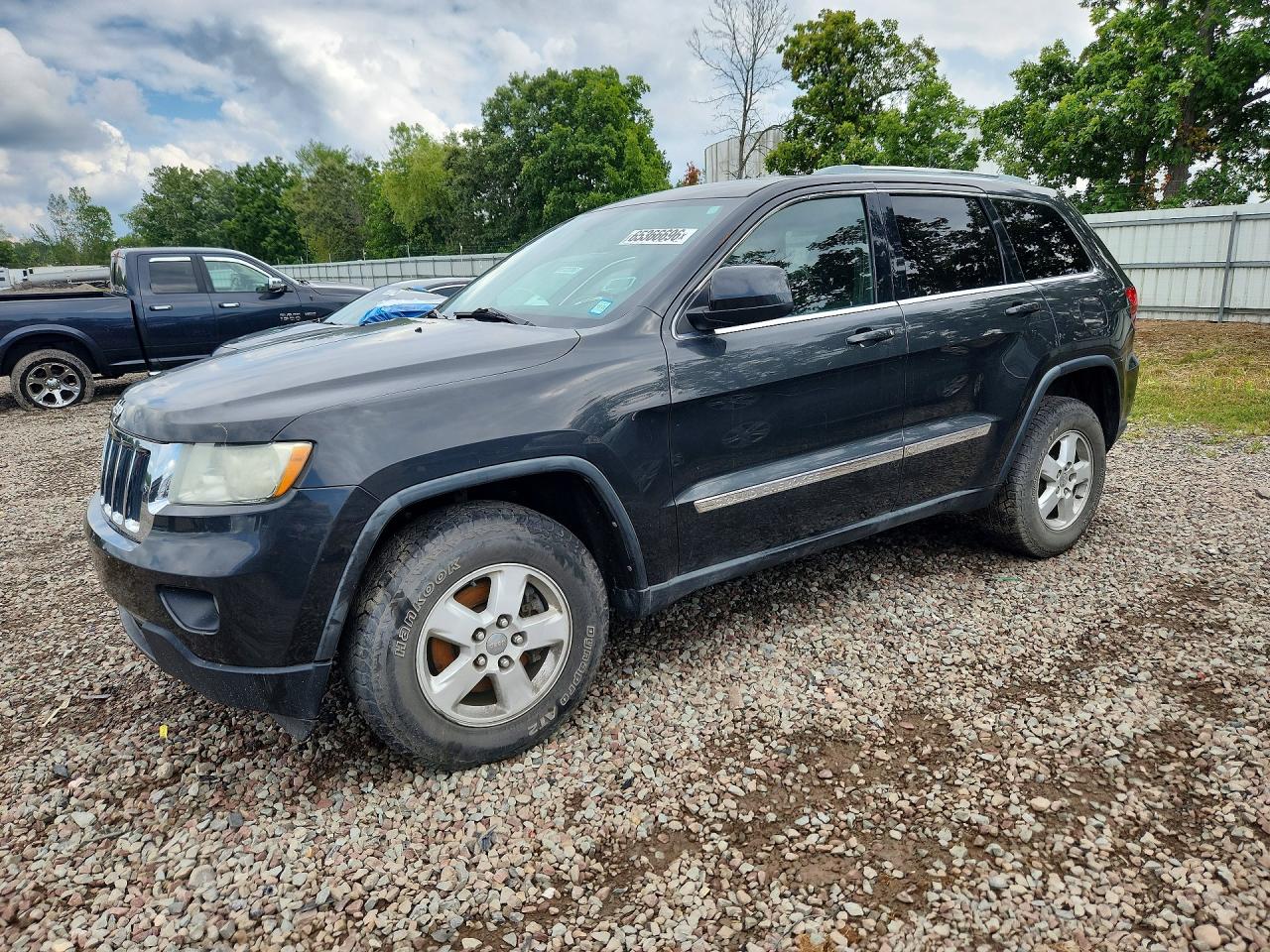 1J4RR4GG2BC656638 · 2011 JEEP GRAND CHEROKEE