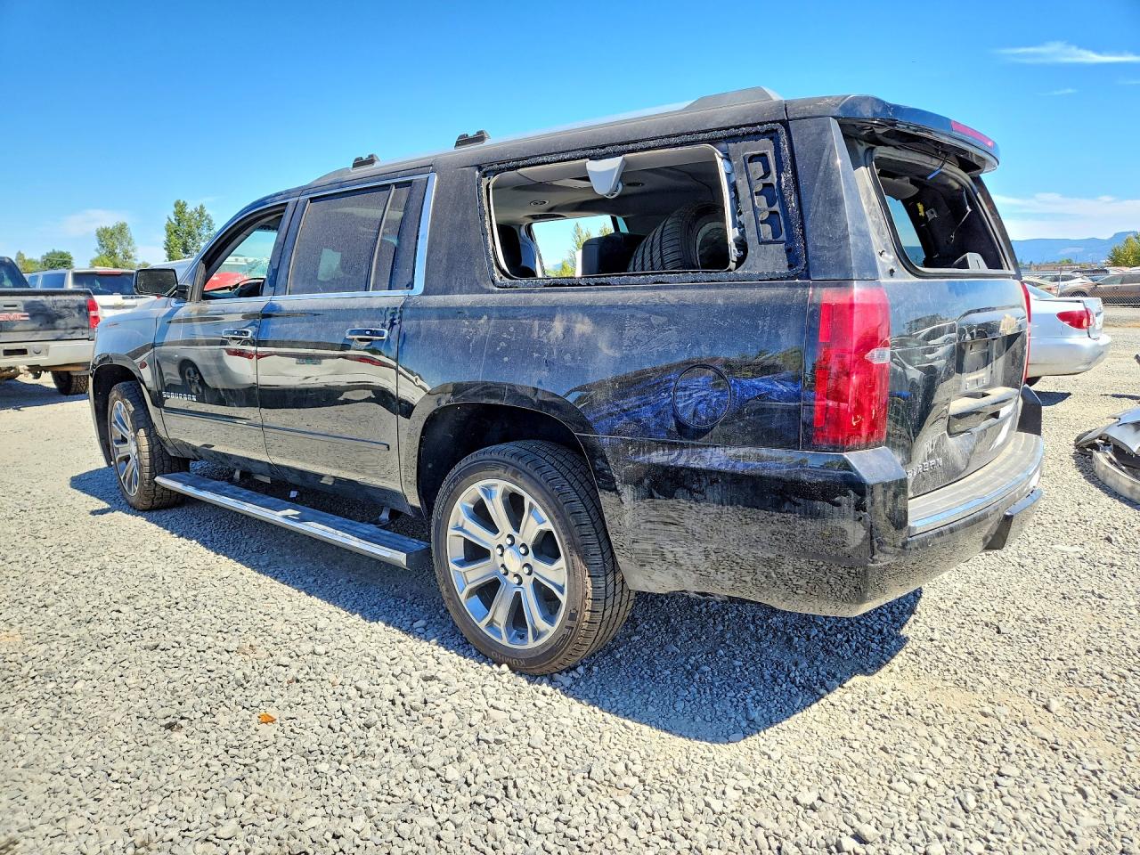 1GNSKJKC3HR284321 · 2017 CHEVROLET SUBURBAN · 2/13