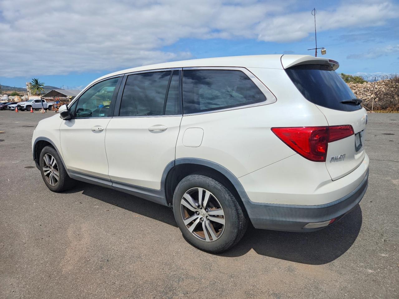 5FNYF5H53JB022740 · 2018 HONDA PILOT · 2/13