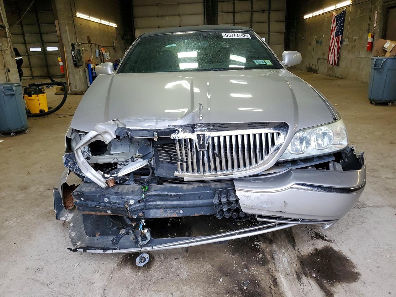 1LNHM81W94Y615917 · 2004 LINCOLN TOWN CAR · 5/12