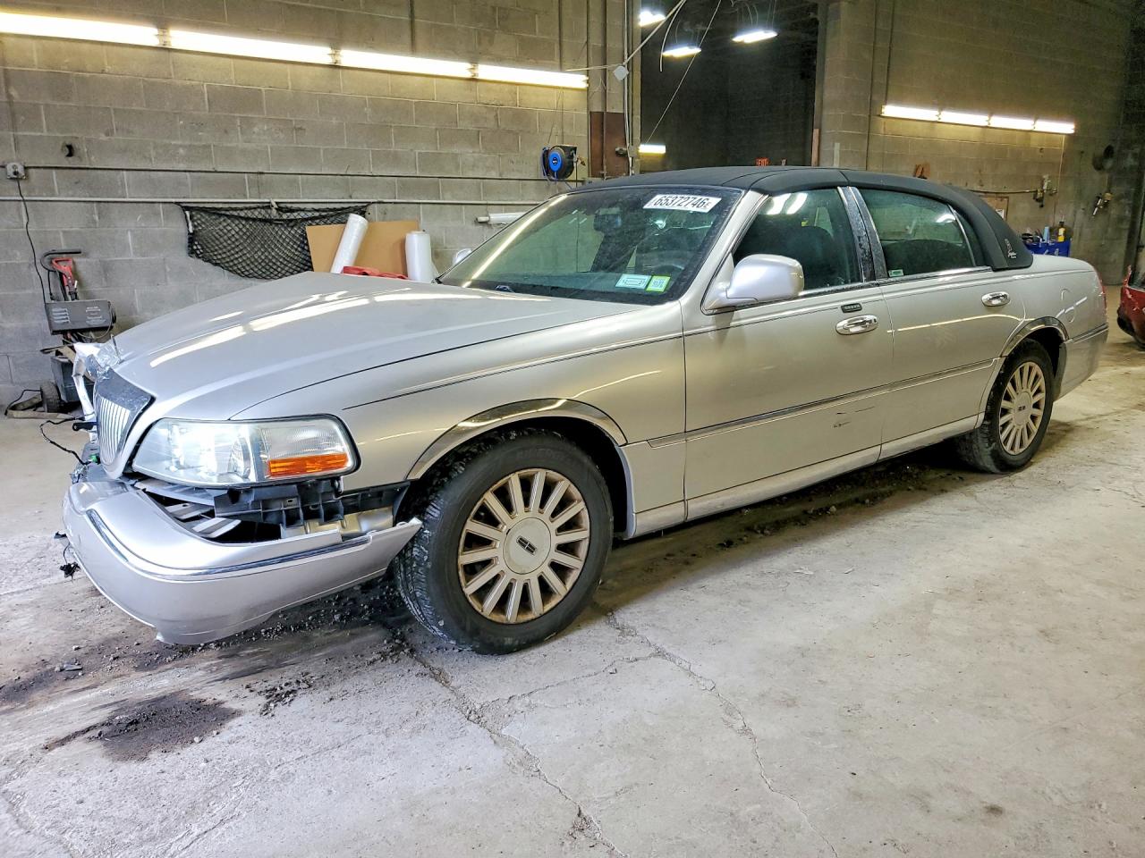 1LNHM81W94Y615917 · 2004 LINCOLN TOWN CAR