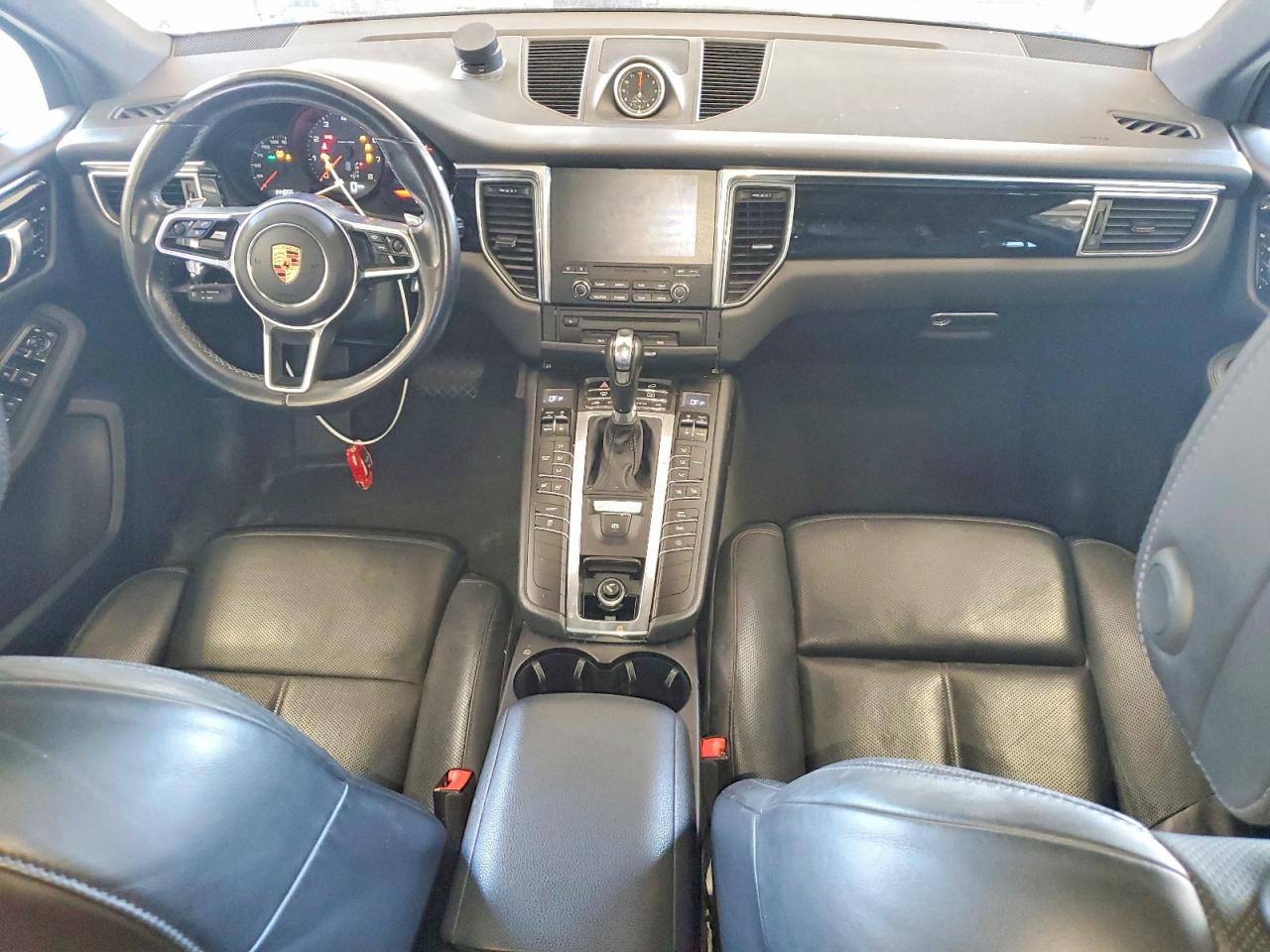 WP1AA2A51HLB02181 · 2017 PORSCHE MACAN · 8/13