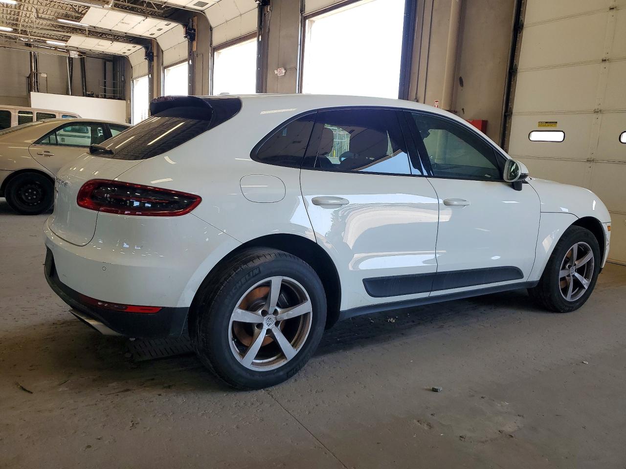WP1AA2A51HLB02181 · 2017 PORSCHE MACAN · 3/13