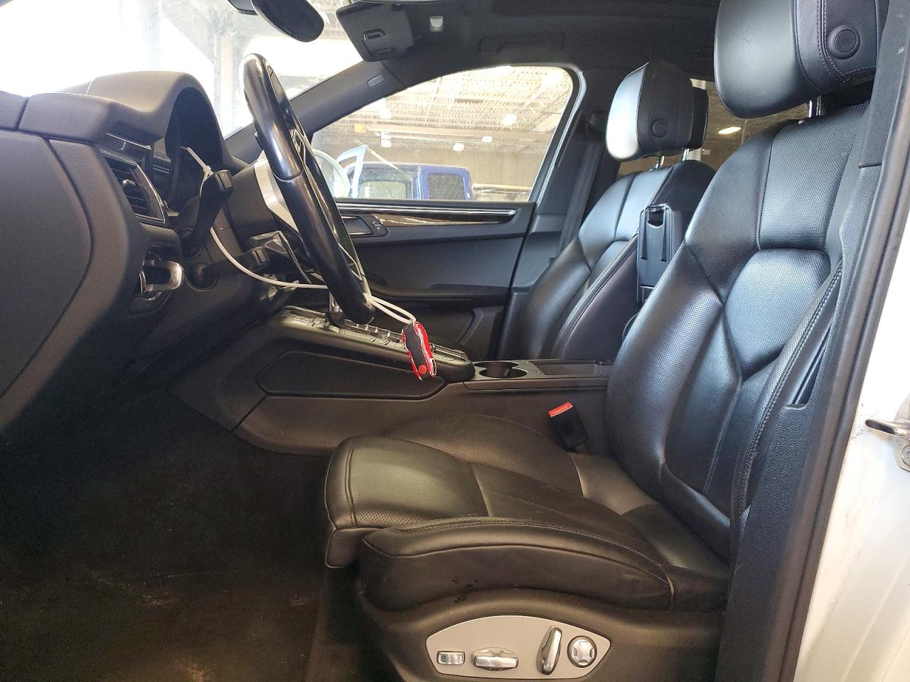 WP1AA2A51HLB02181 · 2017 PORSCHE MACAN · 7/13
