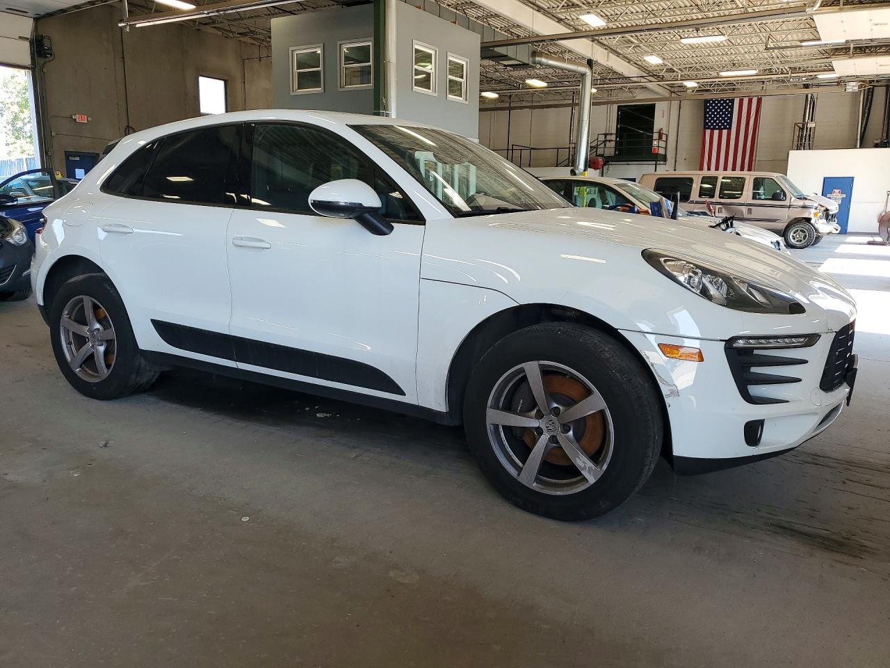 WP1AA2A51HLB02181 · 2017 PORSCHE MACAN · 4/13