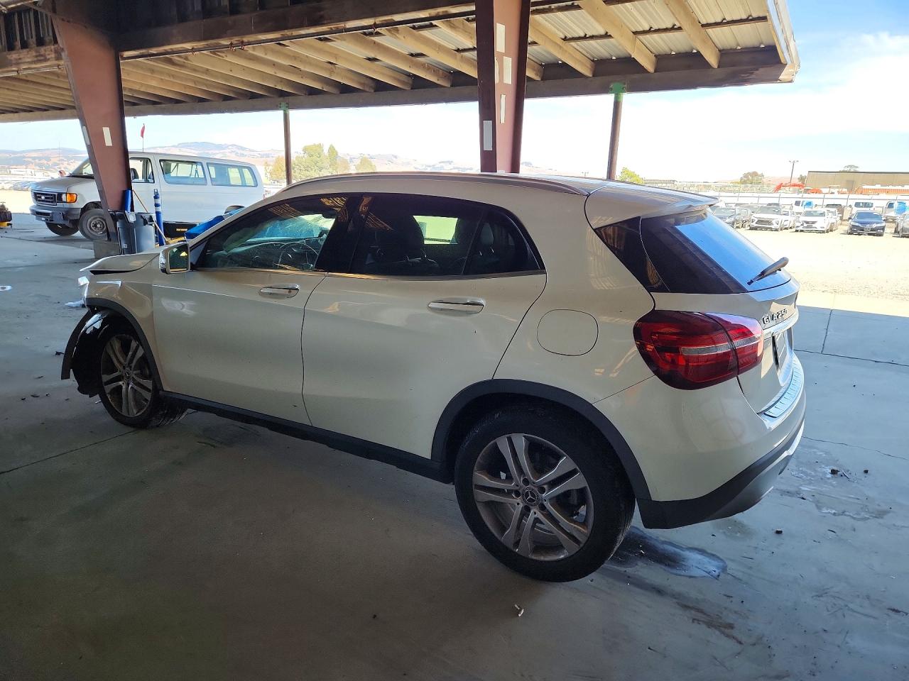 WDCTG4GB9LU023386 · 2020 MERCEDES-BENZ GLA · 2/12