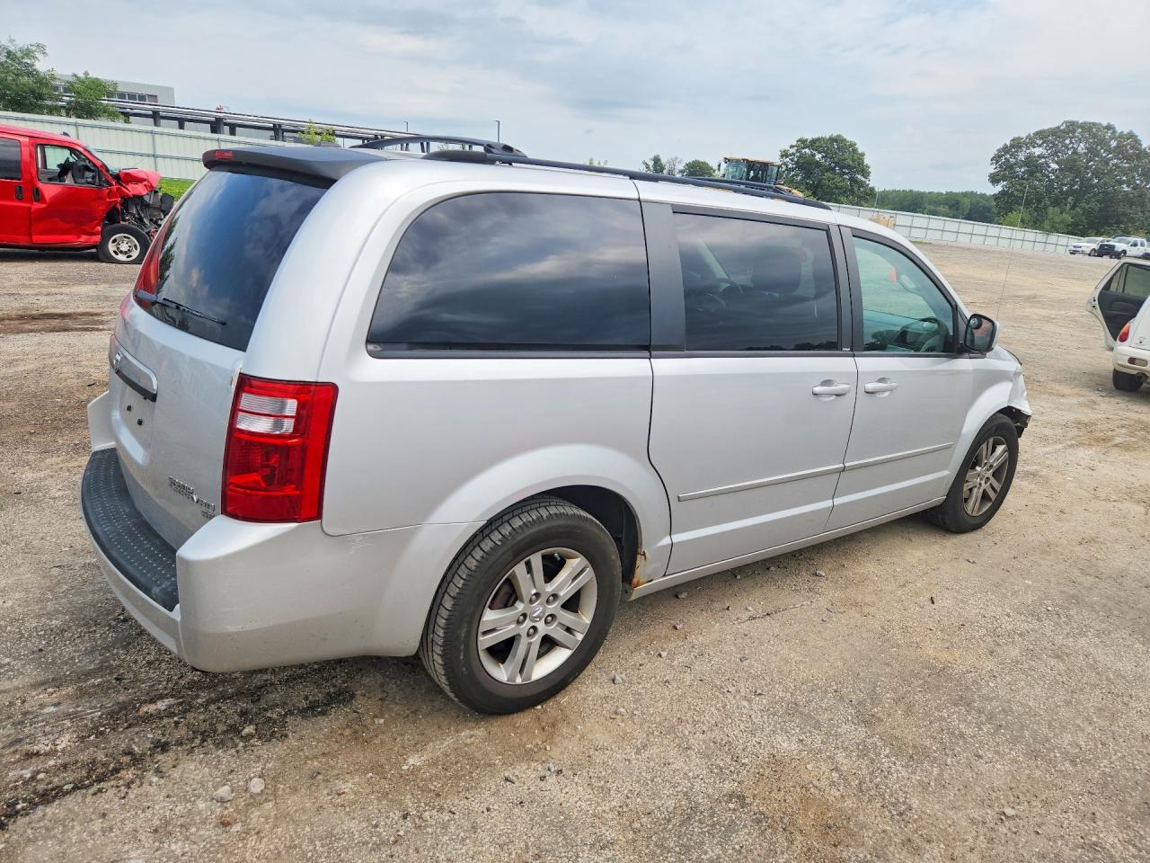 2D4RN6DX1AR364845 · 2010 DODGE GRAND CARAVAN · 3/14