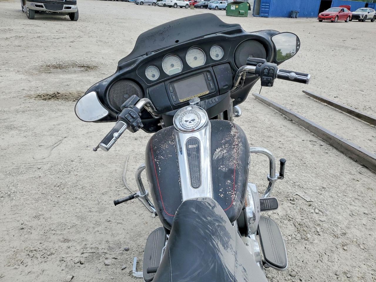 1HD1KRM12FB699987 · 2015 HARLEY-DAVIDSON FLHXS · 6/9