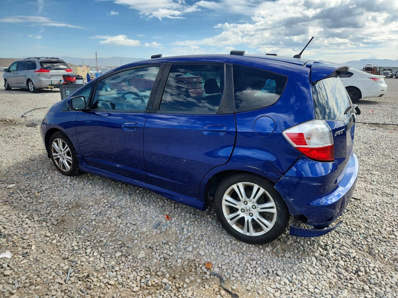 JHMGE8H41AS005301 · 2010 HONDA FIT · 2/12