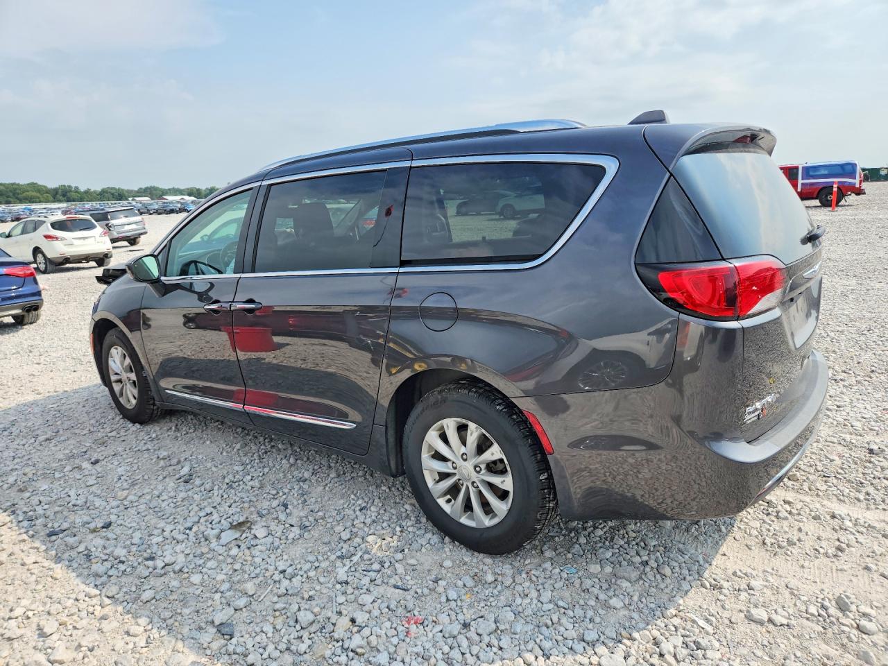 2C4RC1BG6KR554148 · 2019 CHRYSLER PACIFICA · 2/13