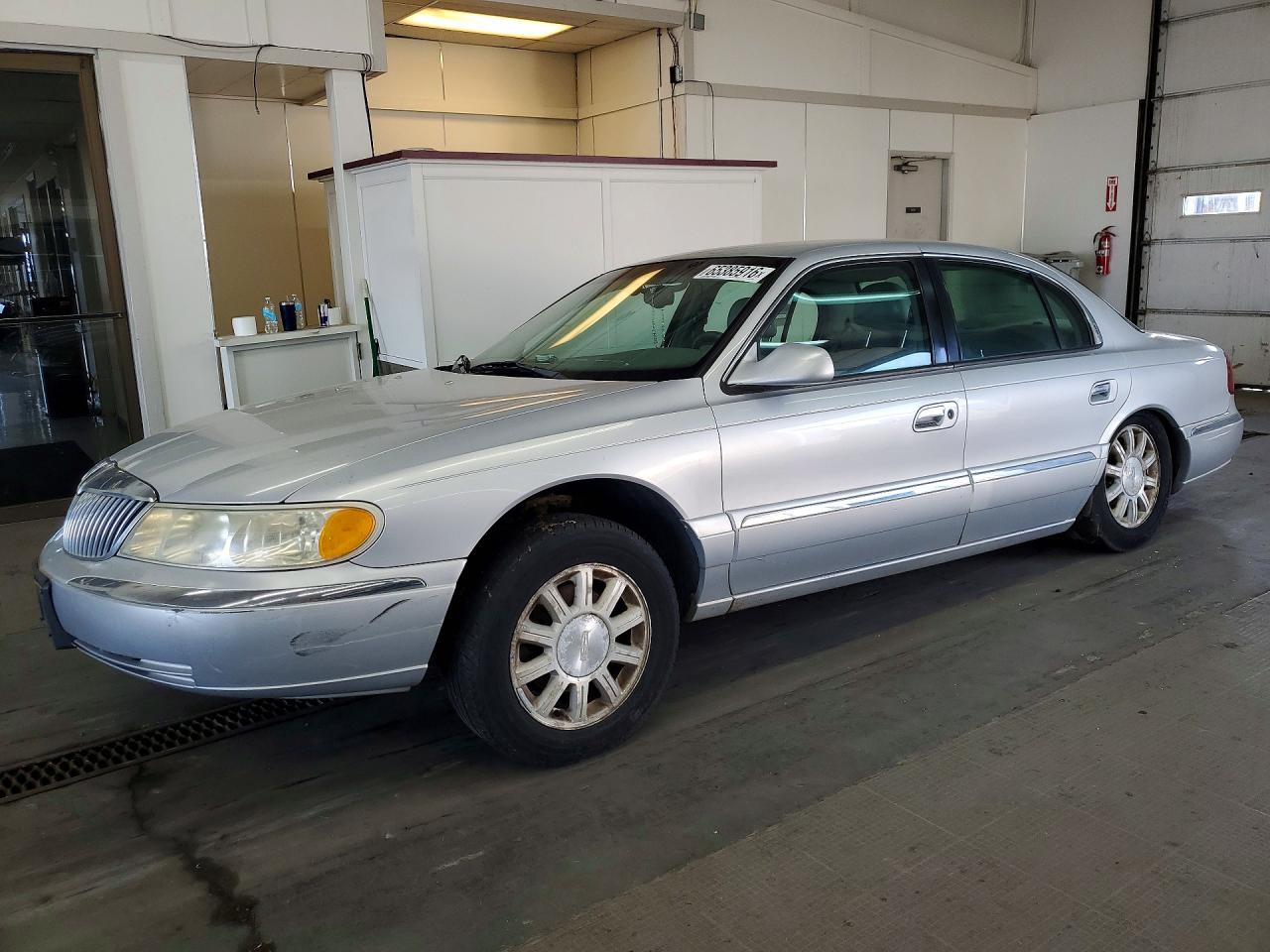 1LNHM97VXYY785682 · 2000 LINCOLN CONTINENTAL