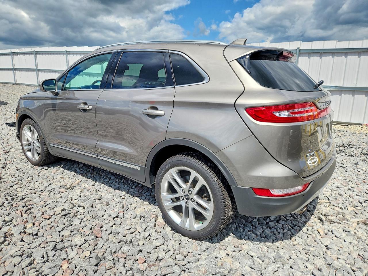 5LMCJ3D94GUJ18715 · 2016 LINCOLN MKC · 2/13
