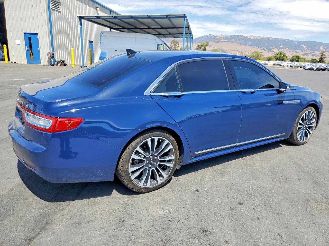 1LN6L9RP7J5614677 · 2018 LINCOLN CONTINENTAL · 3/12
