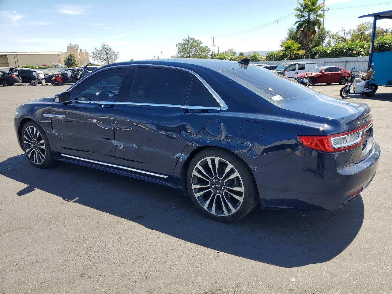 1LN6L9RP7J5614677 · 2018 LINCOLN CONTINENTAL · 2/12