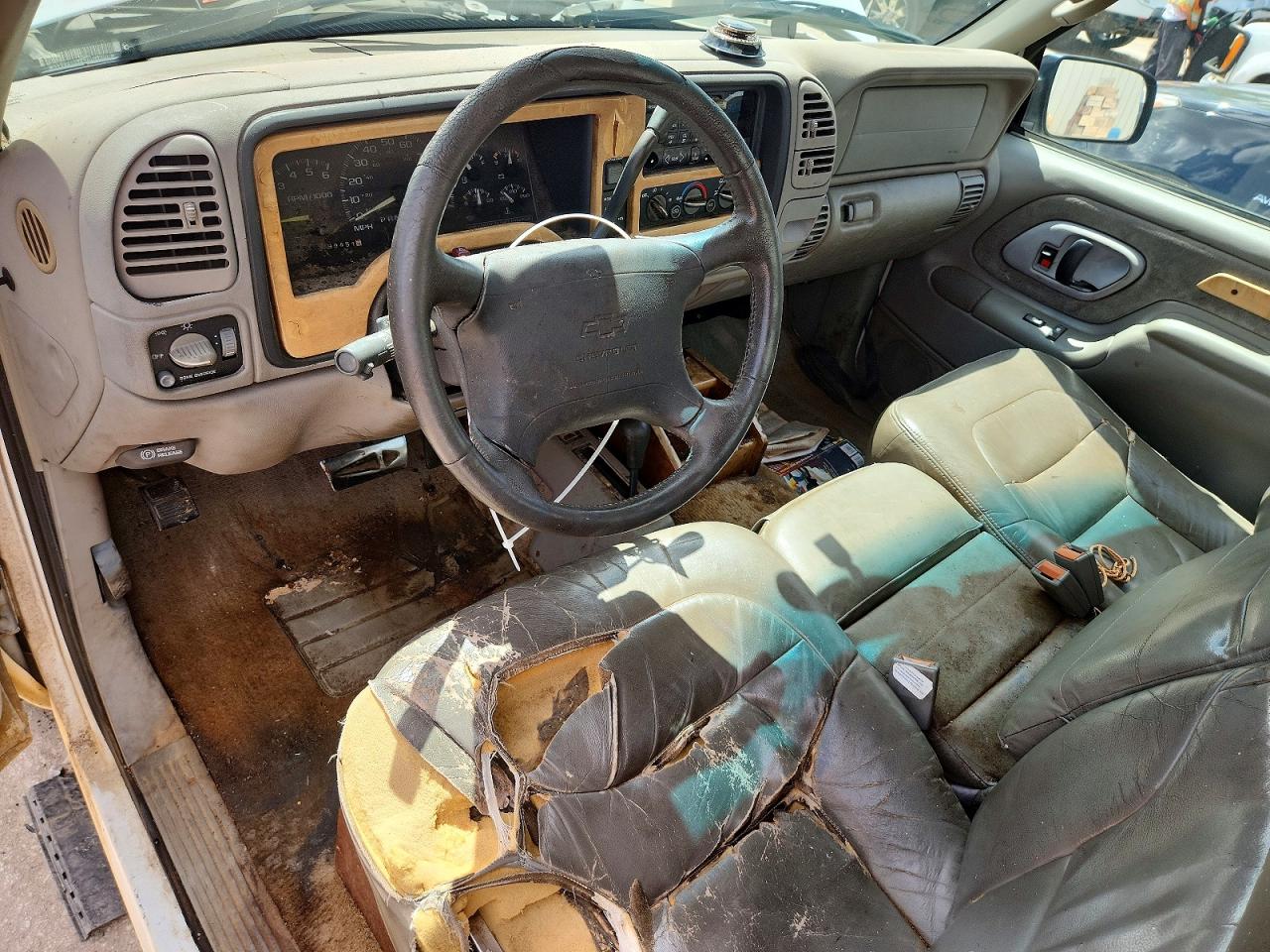 1GBEK14R8VZ238846 · 1997 CHEVROLET GMT-400 · 8/13