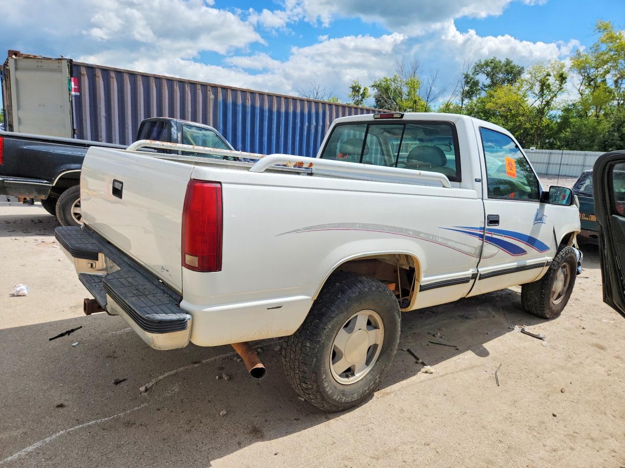 1GBEK14R8VZ238846 · 1997 CHEVROLET GMT-400 · 3/13