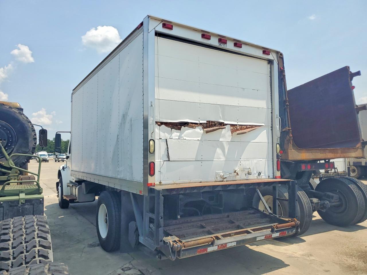1FVACWDC47HY79327 · 2007 FREIGHTLINER M2 · 2/13