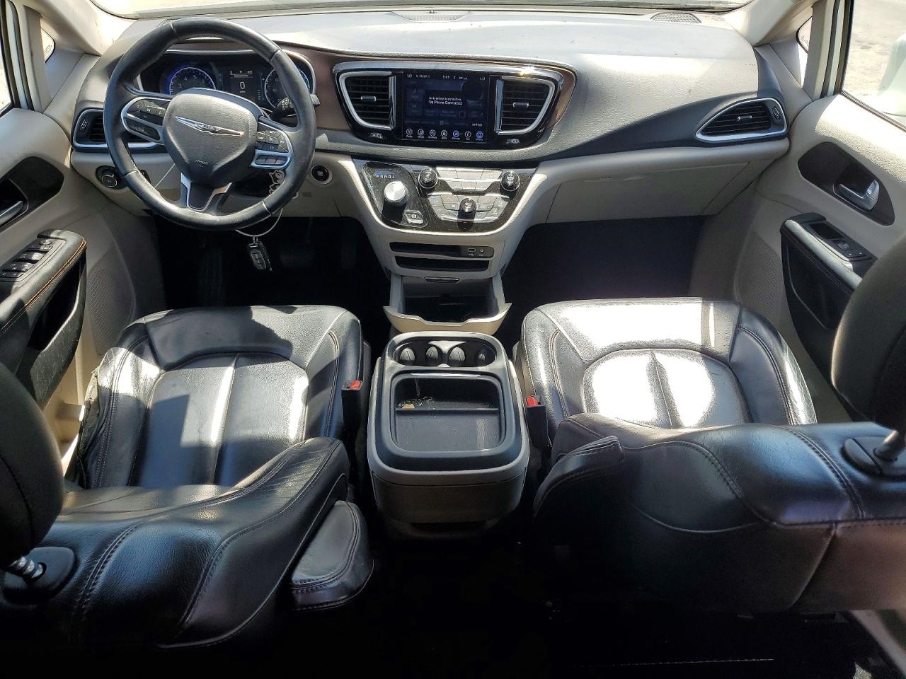 2C4RC1BG5HR572455 · 2017 CHRYSLER PACIFICA · 8/13