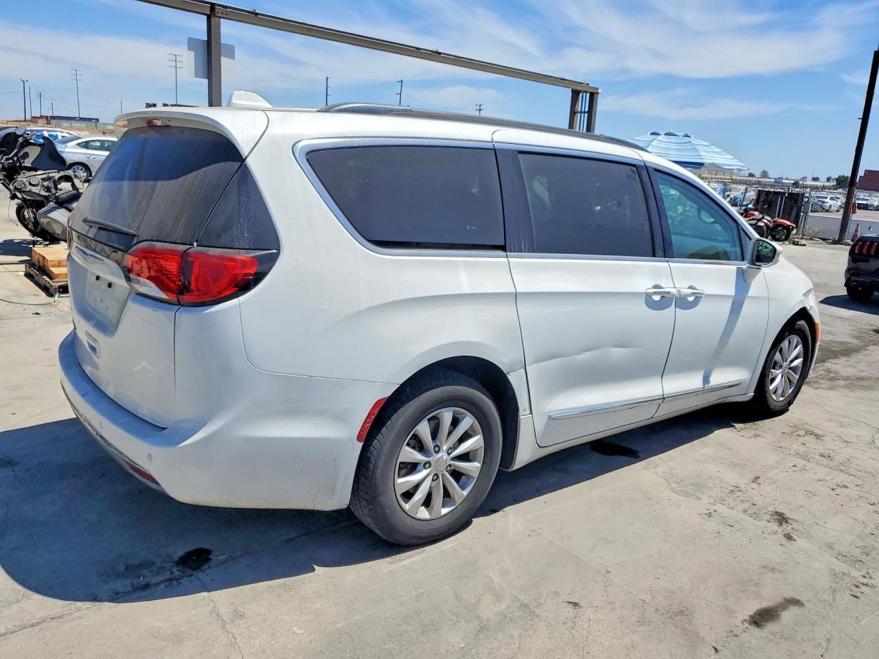 2C4RC1BG5HR572455 · 2017 CHRYSLER PACIFICA · 3/13