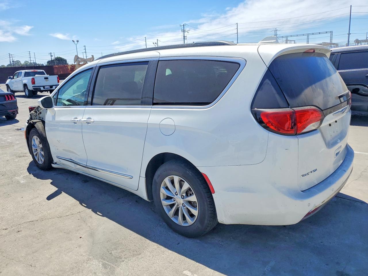 2C4RC1BG5HR572455 · 2017 CHRYSLER PACIFICA · 2/13