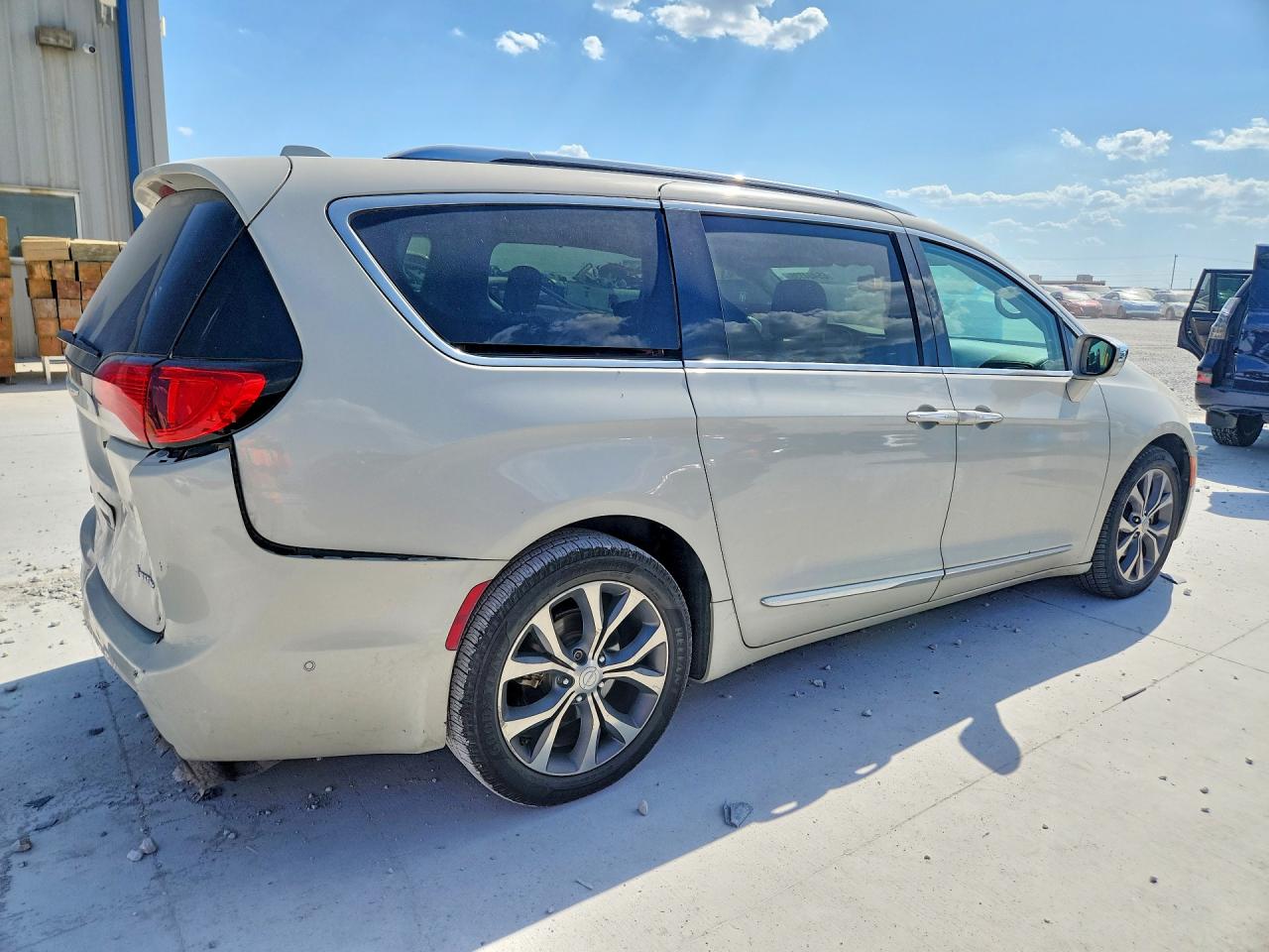 2C4RC1GG5HR564932 · 2017 CHRYSLER PACIFICA · 3/14