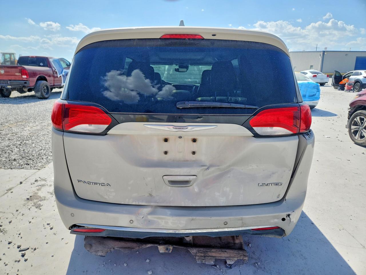 2C4RC1GG5HR564932 · 2017 CHRYSLER PACIFICA · 6/14