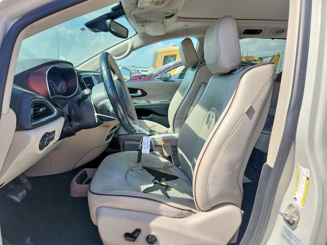 2C4RC1GG5HR564932 · 2017 CHRYSLER PACIFICA · 7/14